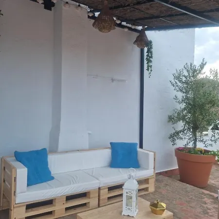 Amb Encant I Estil Mediterrani En Zona Tranquilla De I Amb Terrassa * Llanca